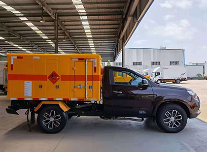 新盈镇爆破器材运输车